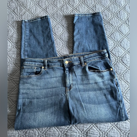 Chicos Perfect Stretch Girlfriend Slim Leg Ankle jeans. Size 12. - Picture 2 of 8